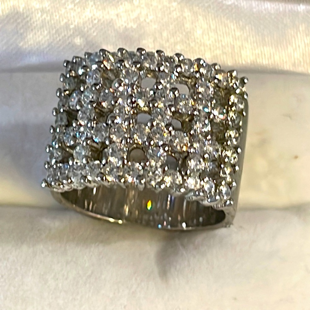 Rhinestones Ring